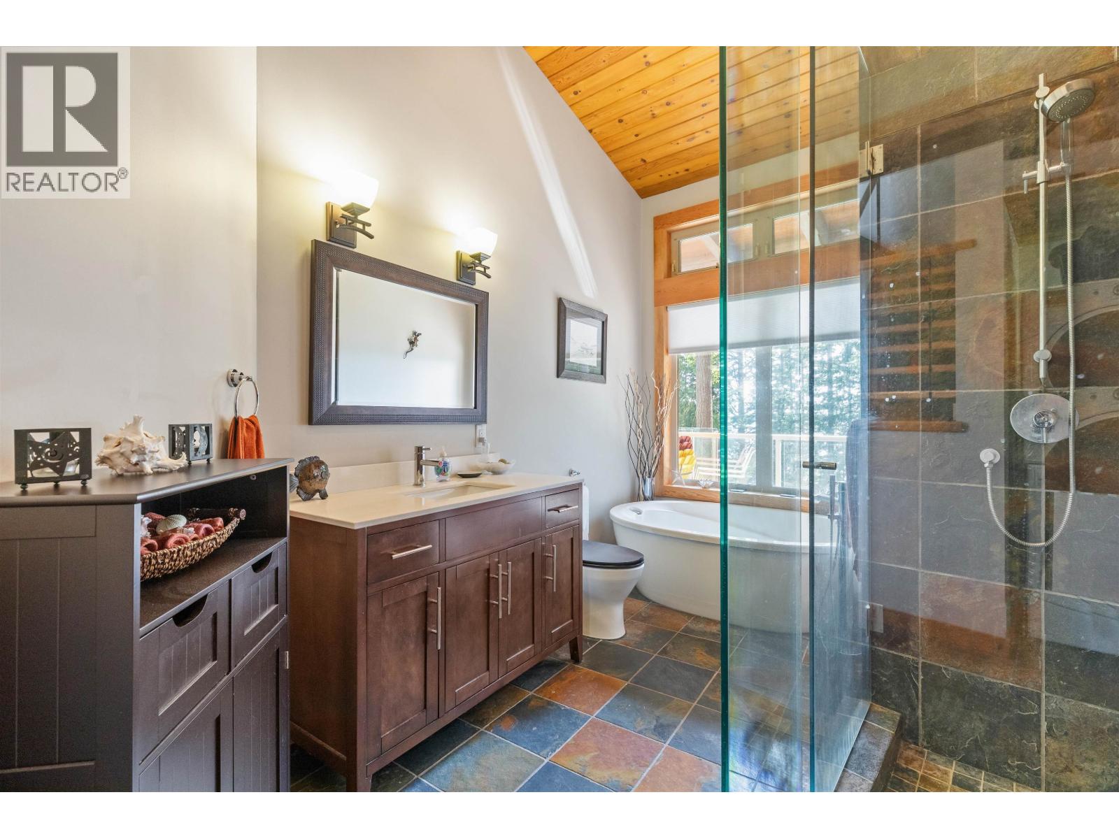 304 ESPLANADE ROAD, Keats Island