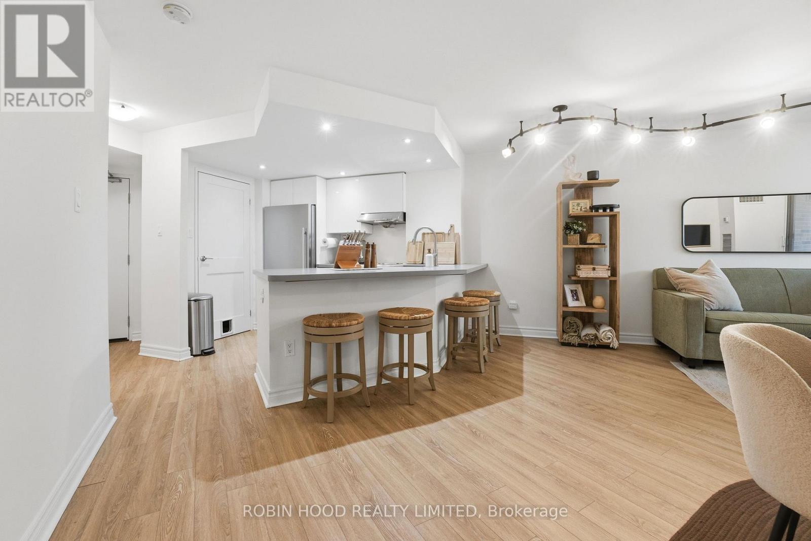#123 77 MAITLAND PLACE - 4