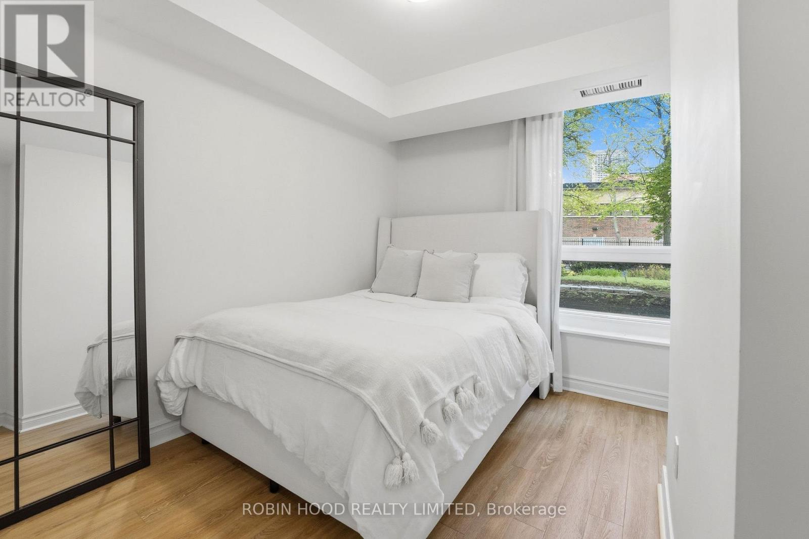 #123 77 MAITLAND PLACE - Image 8