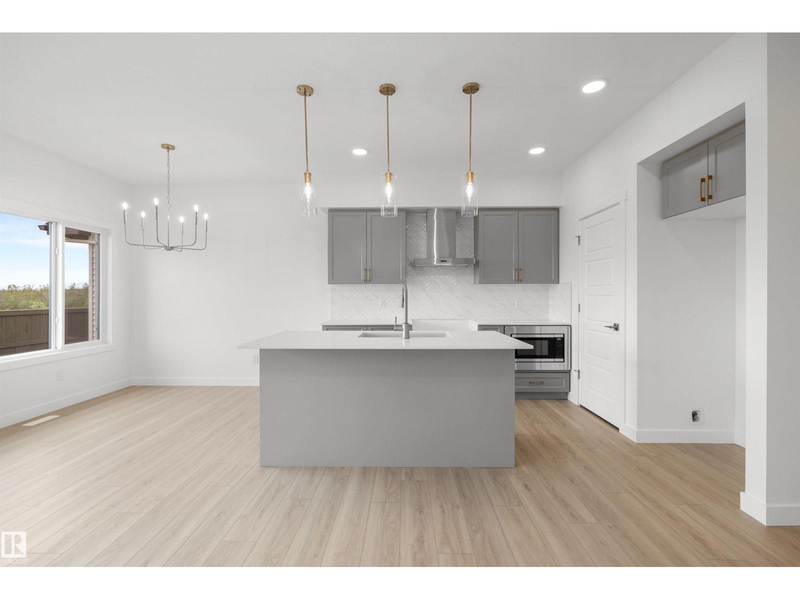8536 183 AV NW - 10