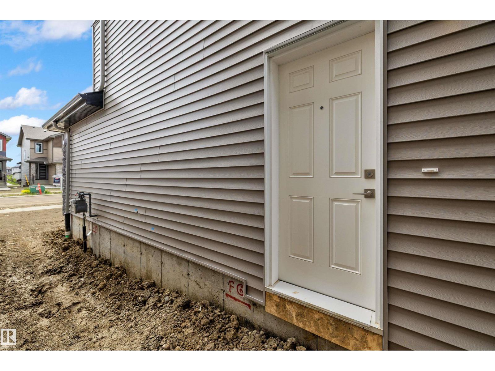 8536 183 AV NW - 42