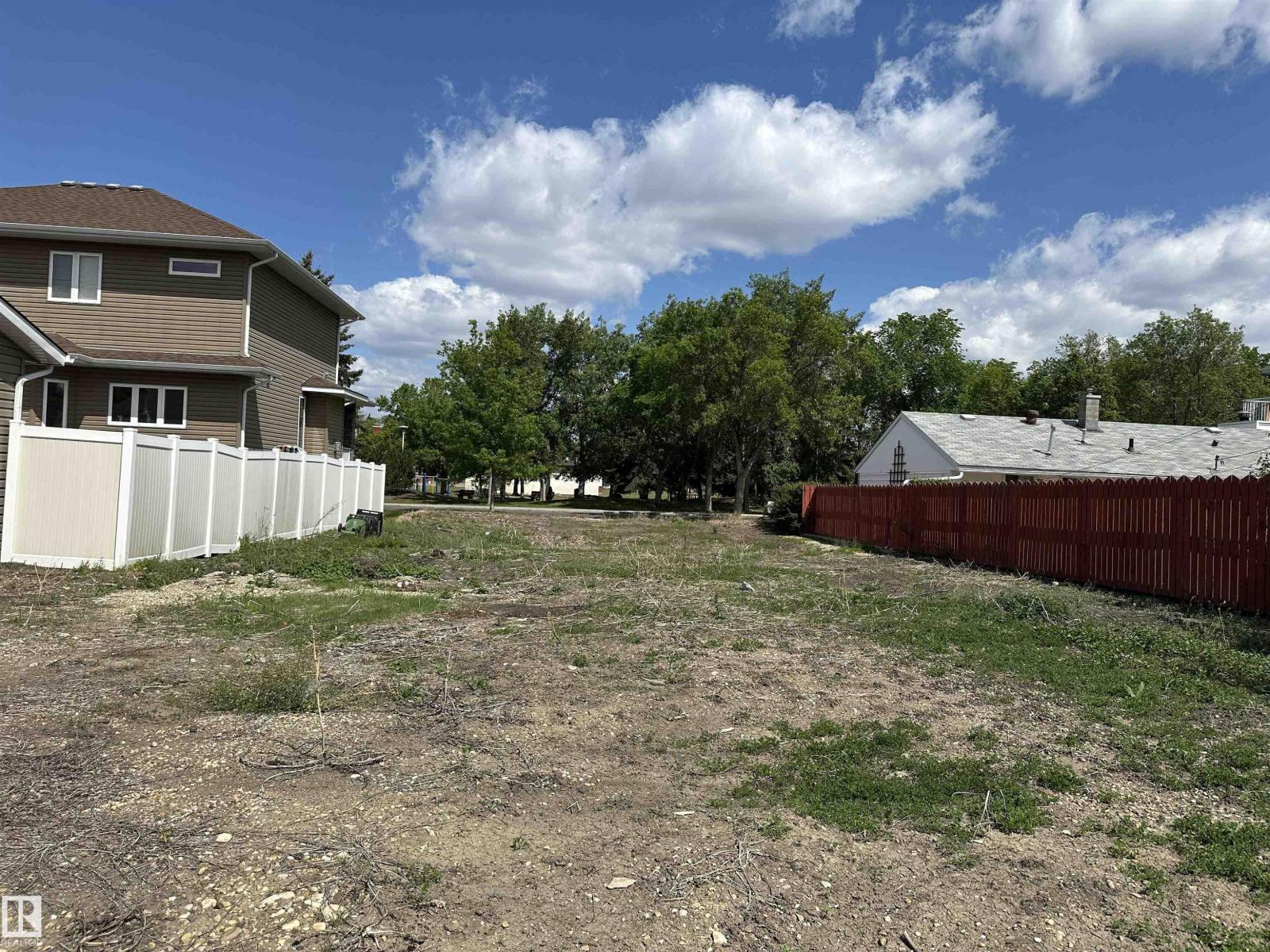 8527 77 AV NW - photo 3