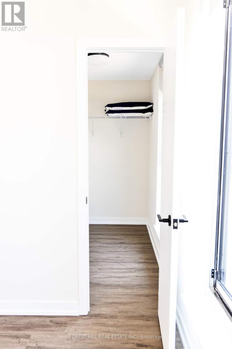 #725 2300 ST CLAIR AVENUE W - 19