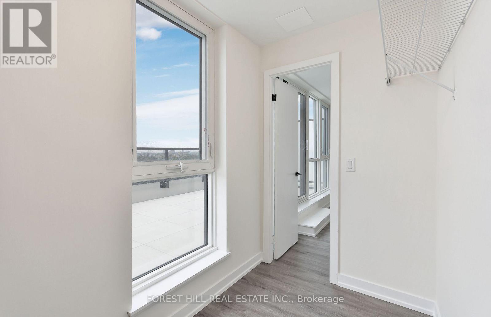 #725 2300 ST CLAIR AVENUE W - 20