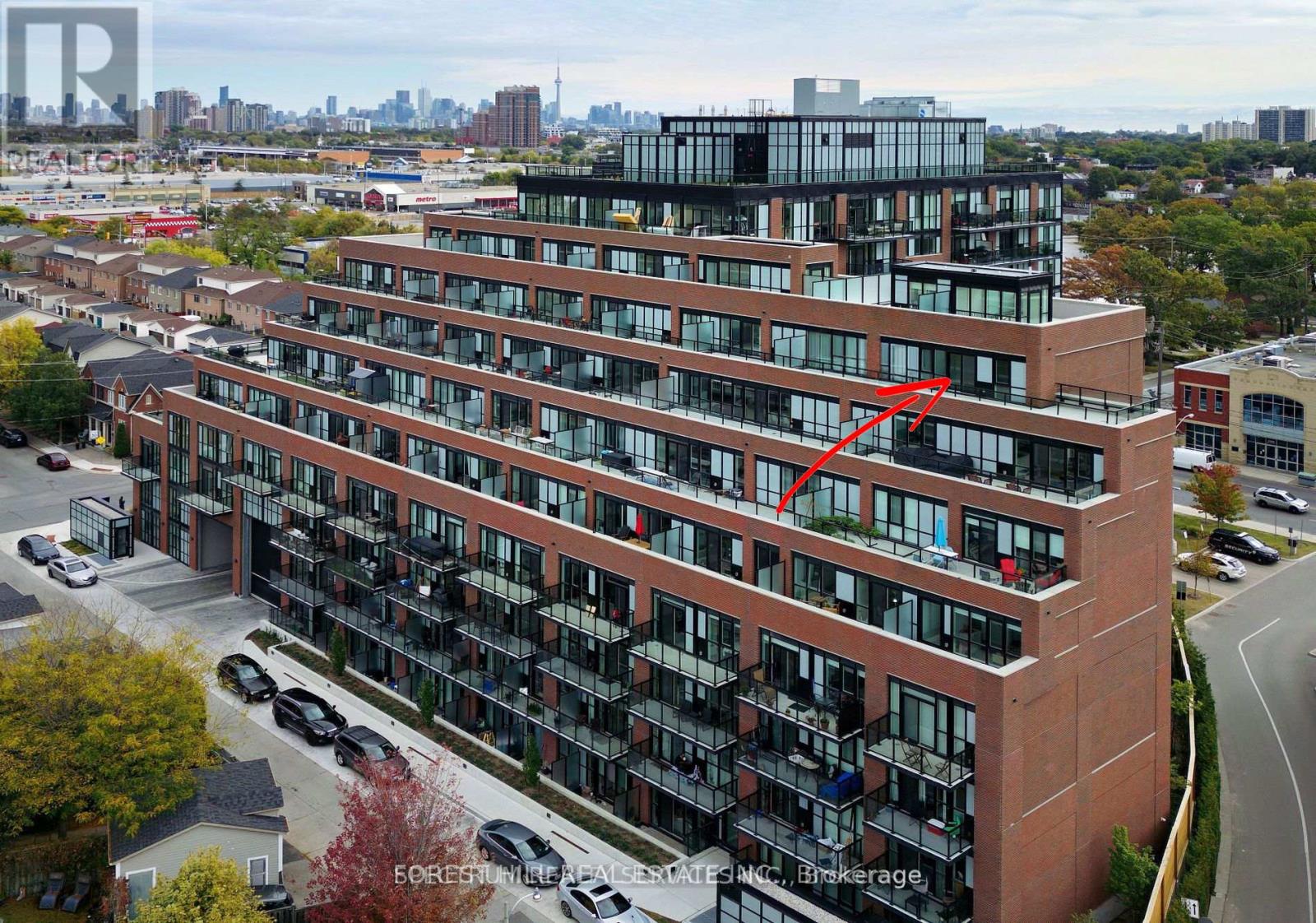 #725 2300 ST CLAIR AVENUE W - 24