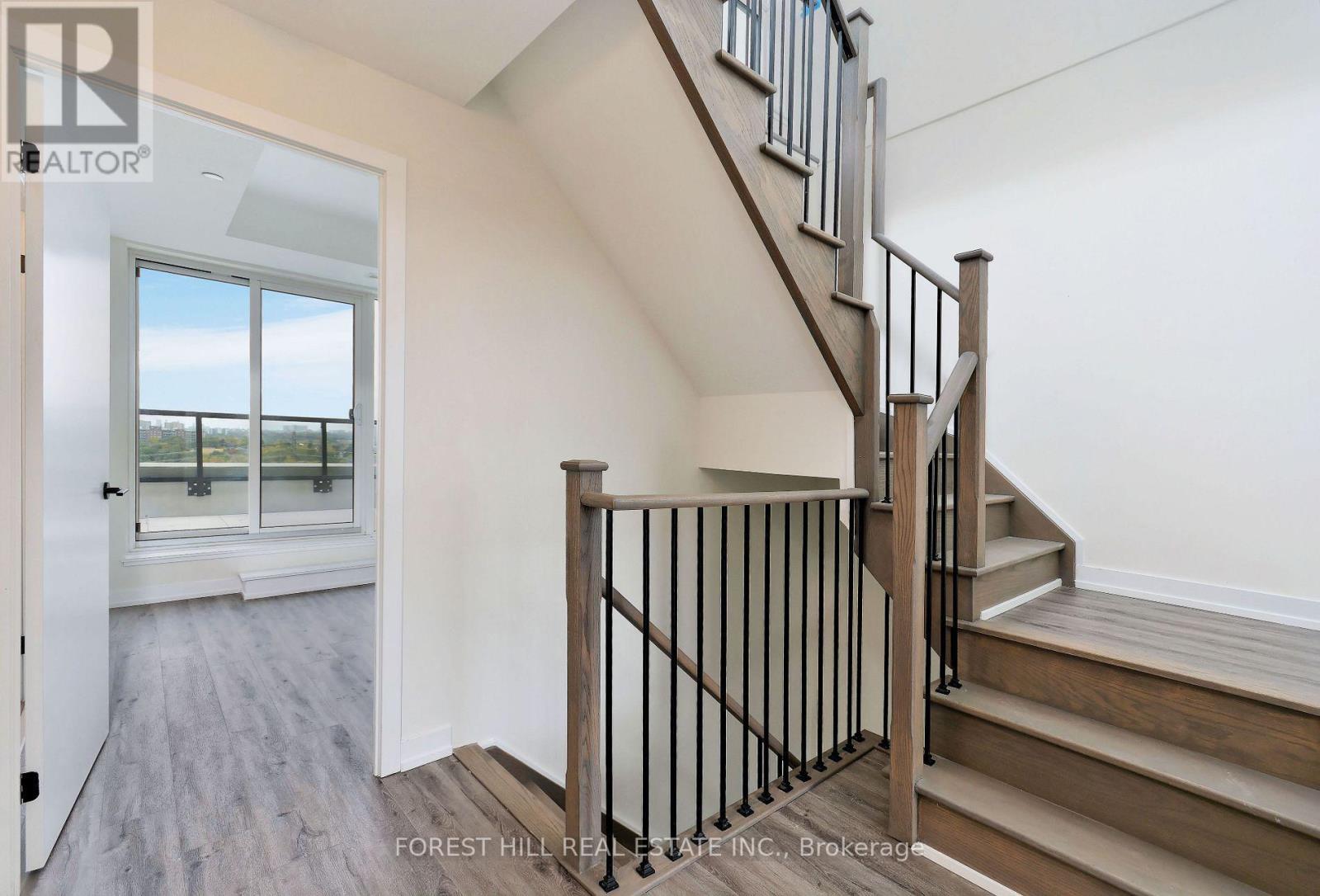 #725 2300 ST CLAIR AVENUE W - 27