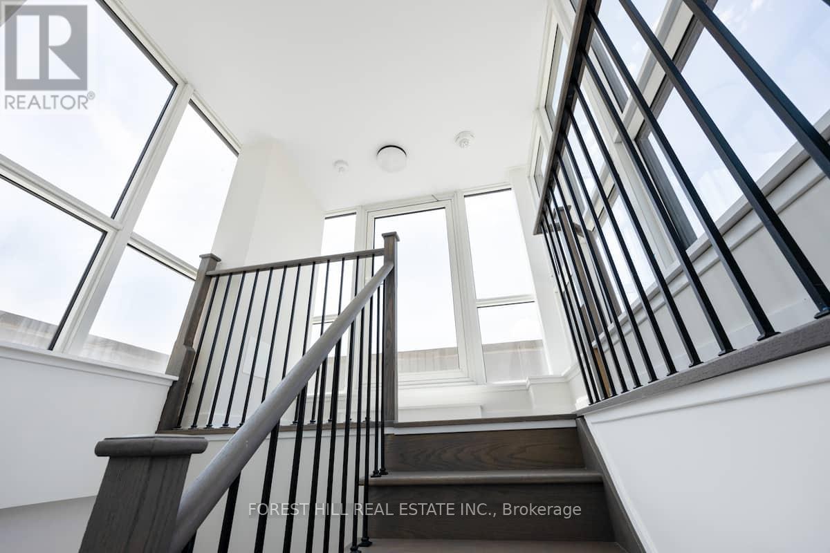 #725 2300 ST CLAIR AVENUE W - 29