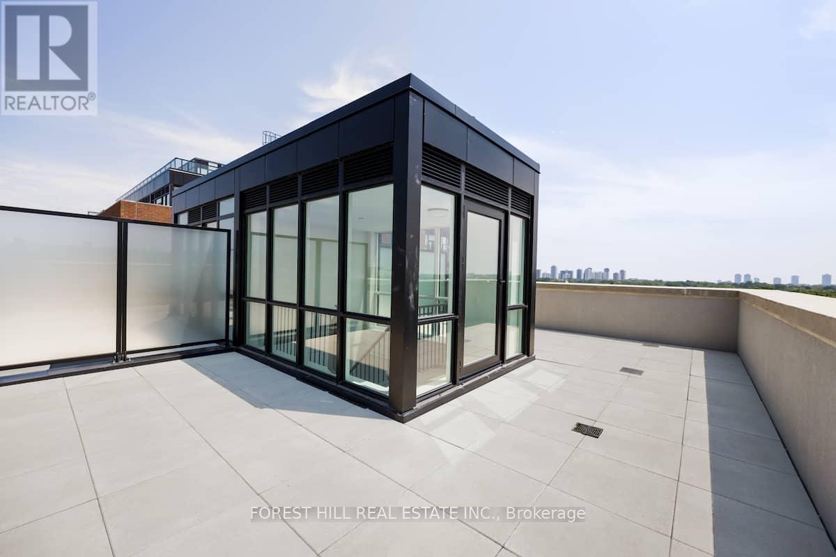 #725 2300 ST CLAIR AVENUE W - 32