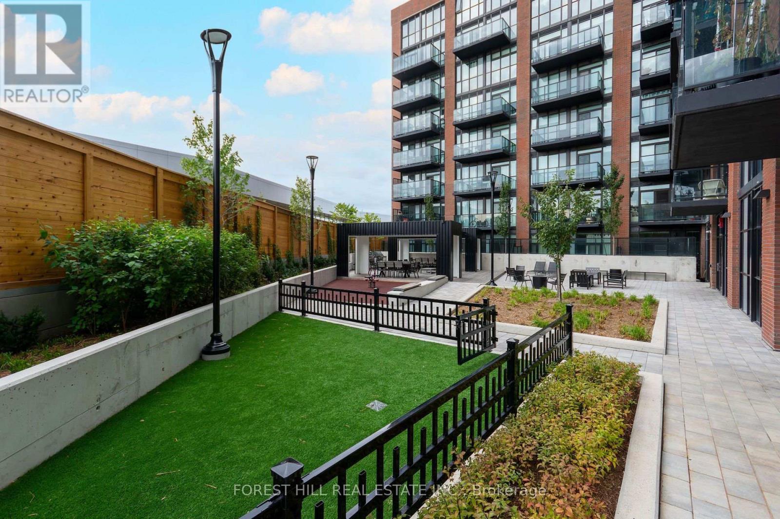 #725 2300 ST CLAIR AVENUE W - 35