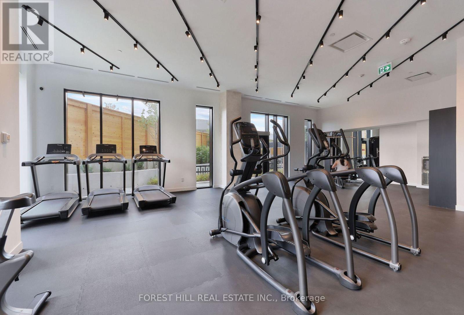 #725 2300 ST CLAIR AVENUE W - 36