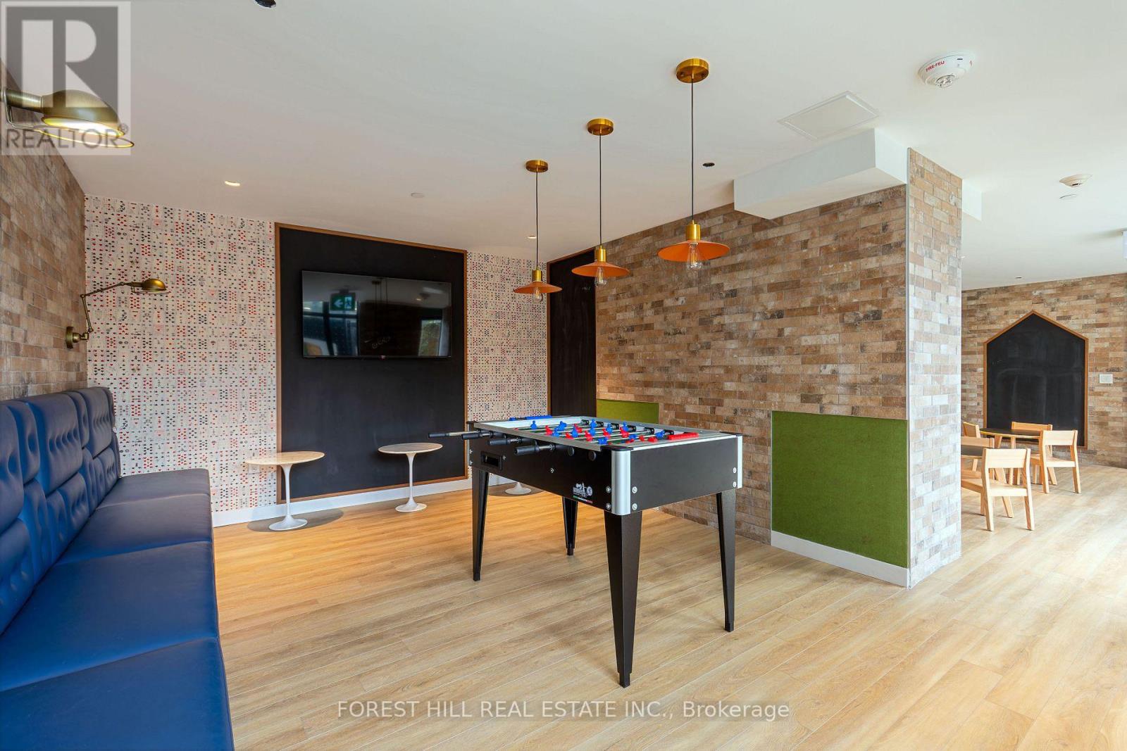 #725 2300 ST CLAIR AVENUE W - 38