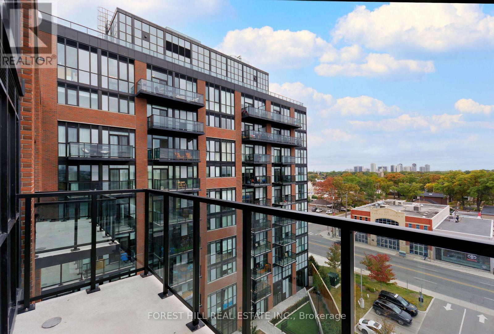 #725 2300 ST CLAIR AVENUE W - 6