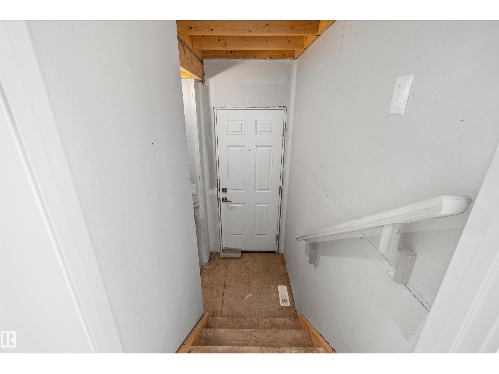 18931 24 AV NW - 35