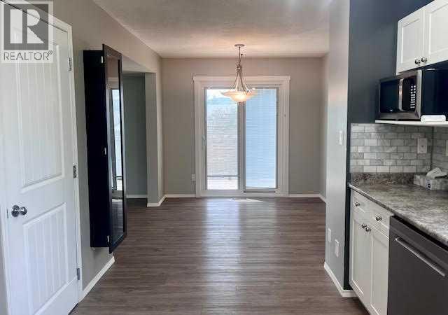 PATIO DOORS TO SPACIOUS SIDE  YARD
