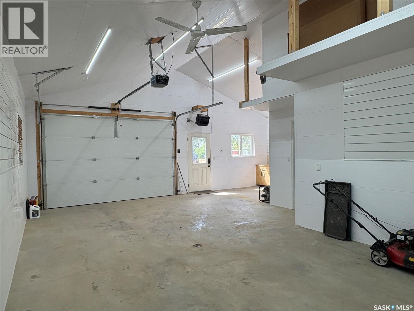10 Andrews Way - 47
