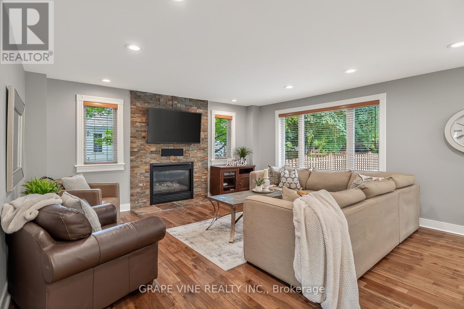 4 CARBERY DRIVE - 17