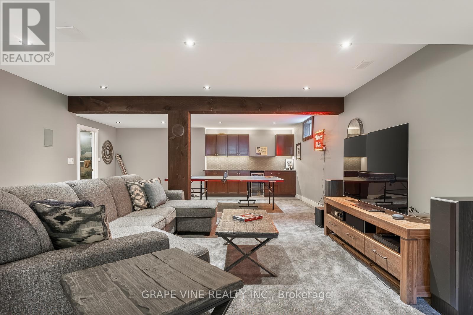 4 CARBERY DRIVE - 40