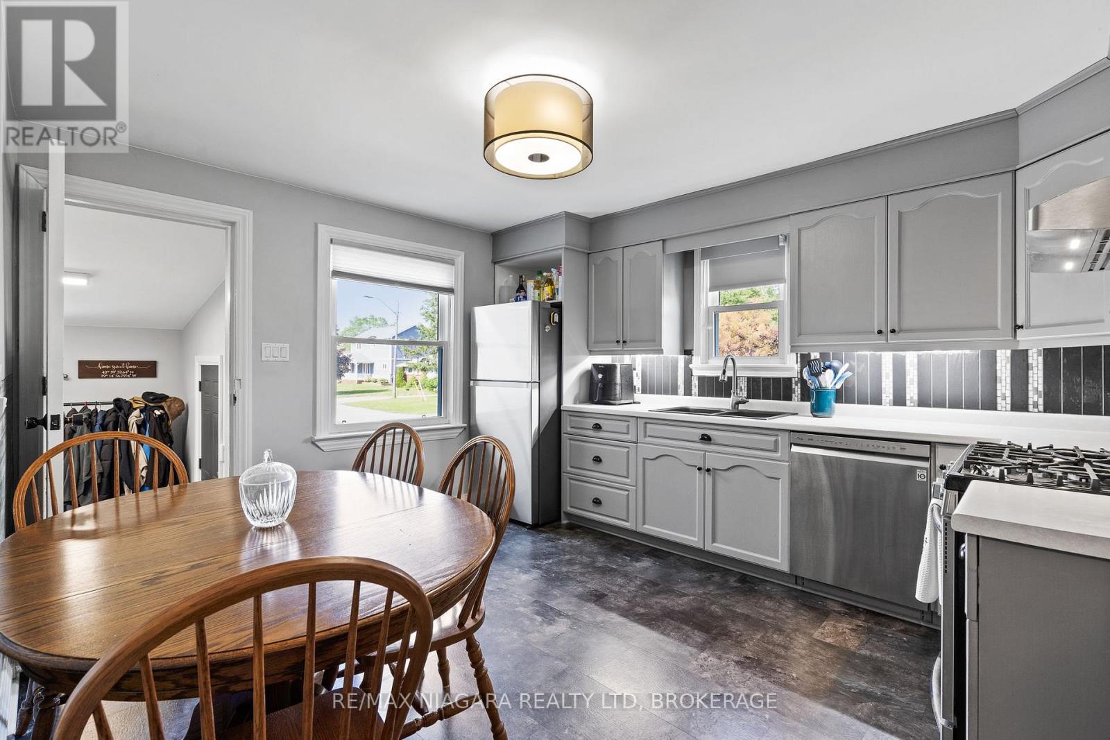809 BROADWAY AVENUE - 10