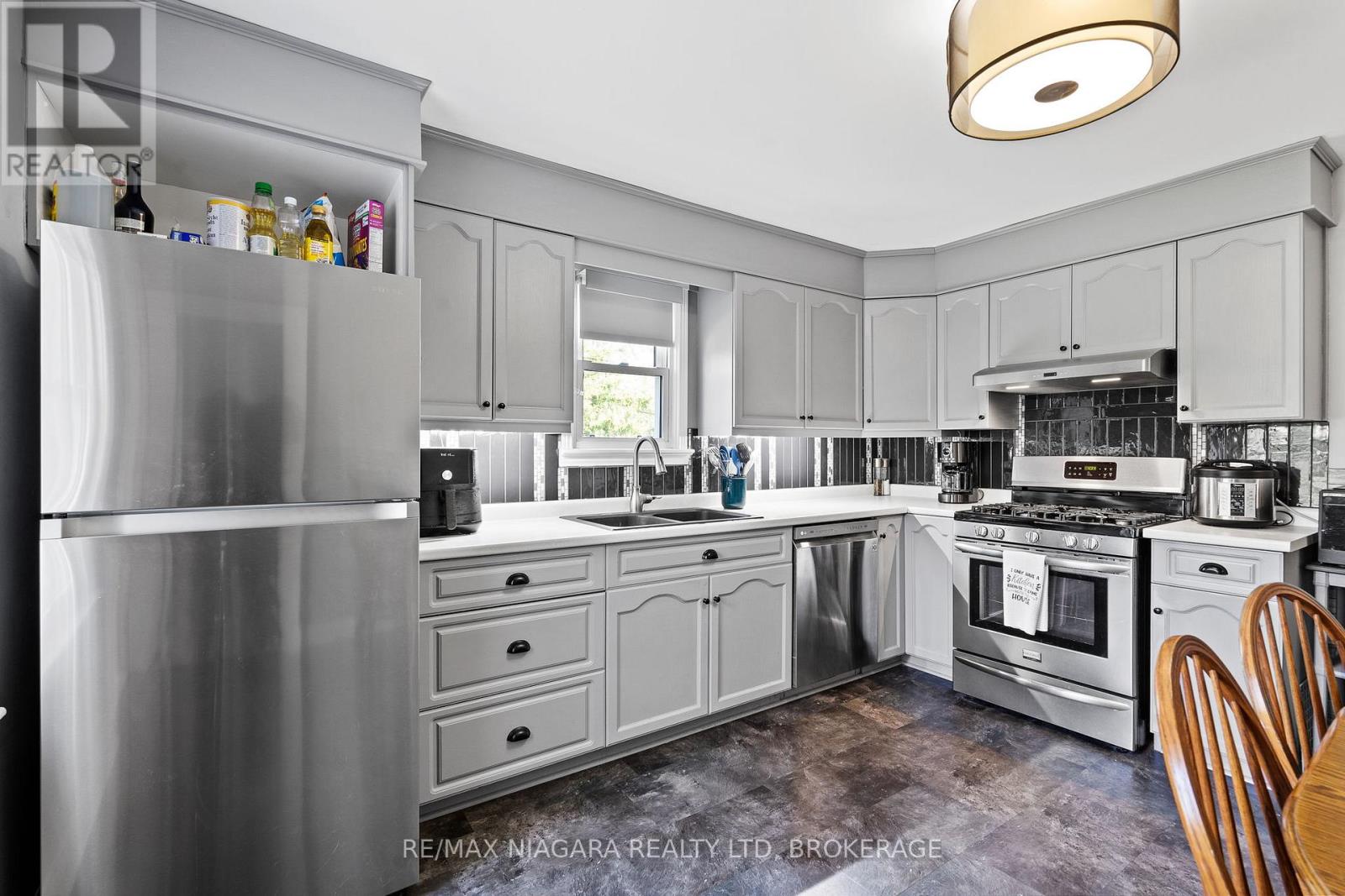 809 BROADWAY AVENUE - 11