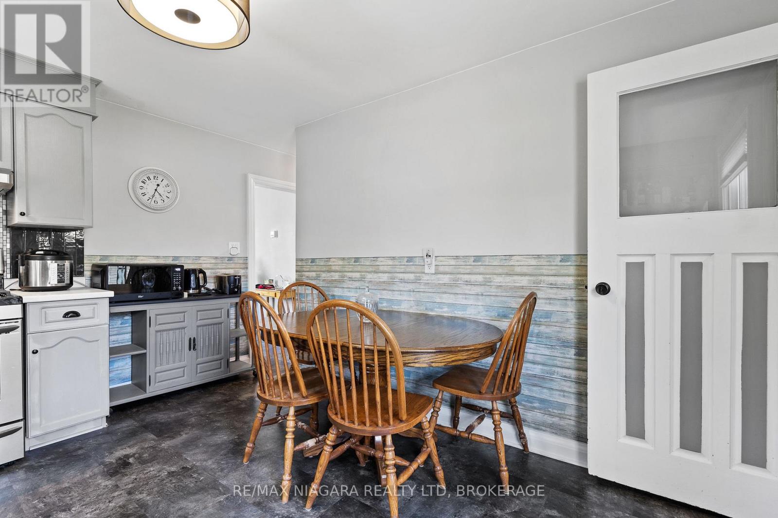 809 BROADWAY AVENUE - 12