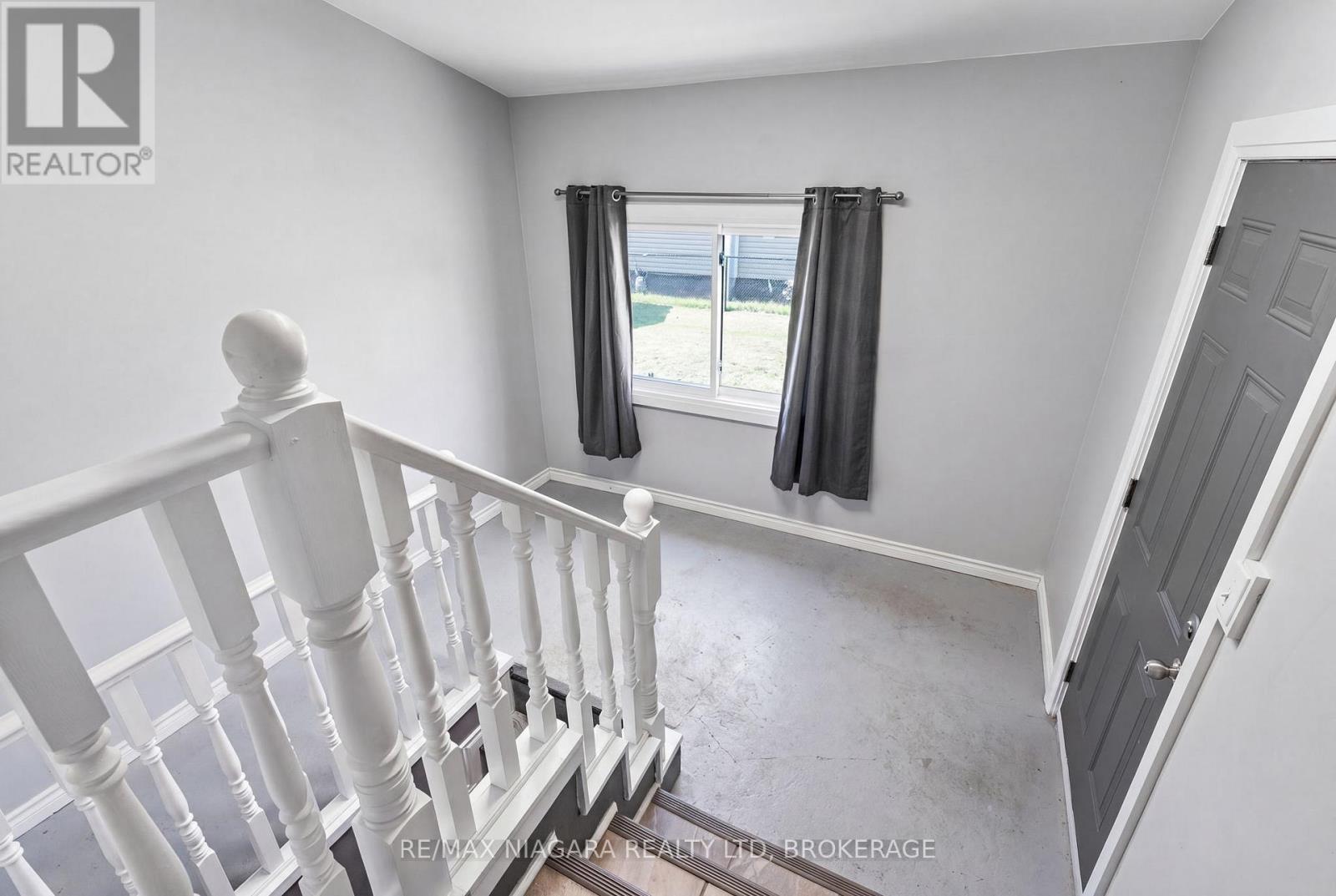 809 BROADWAY AVENUE - 14