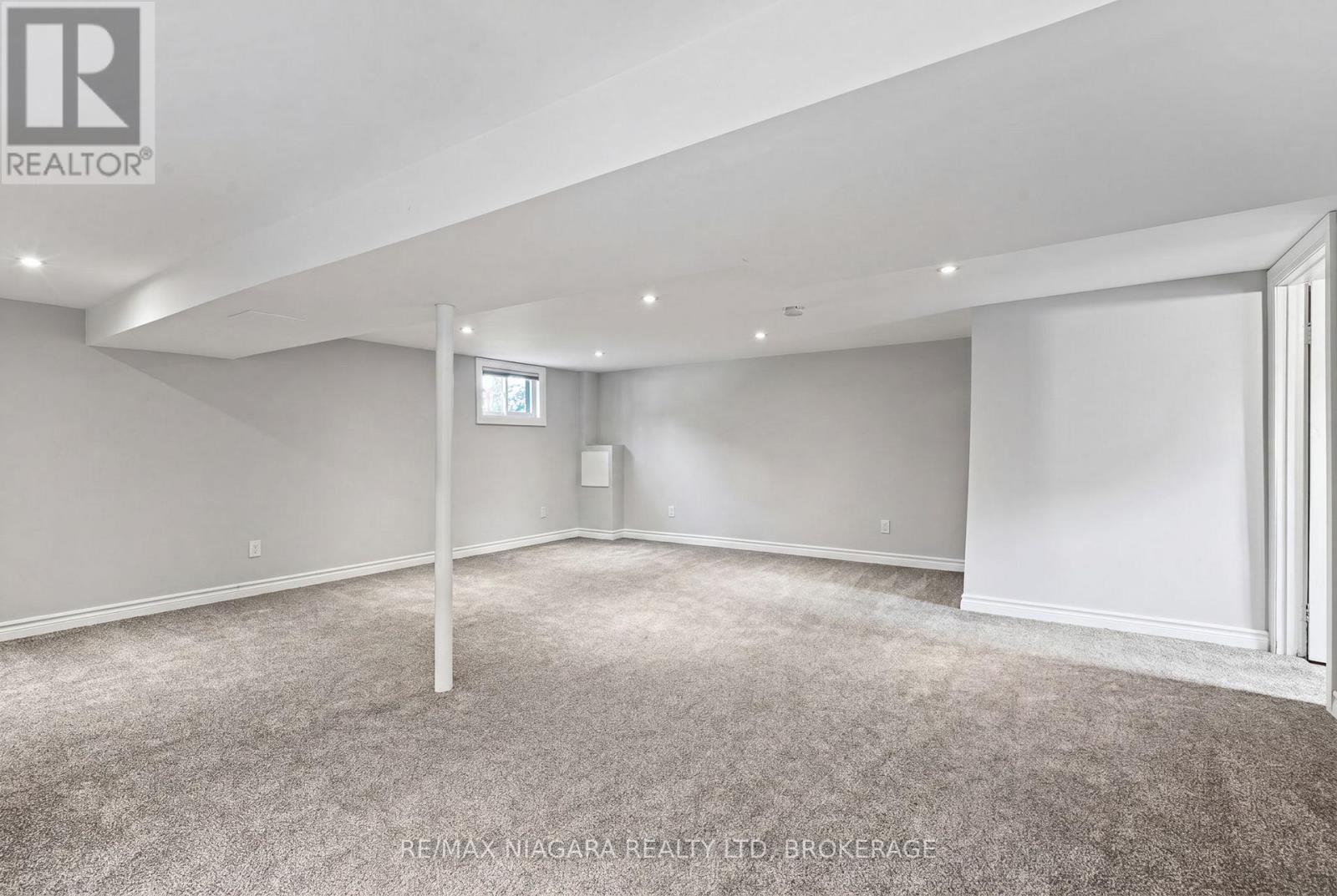 809 BROADWAY AVENUE - 16