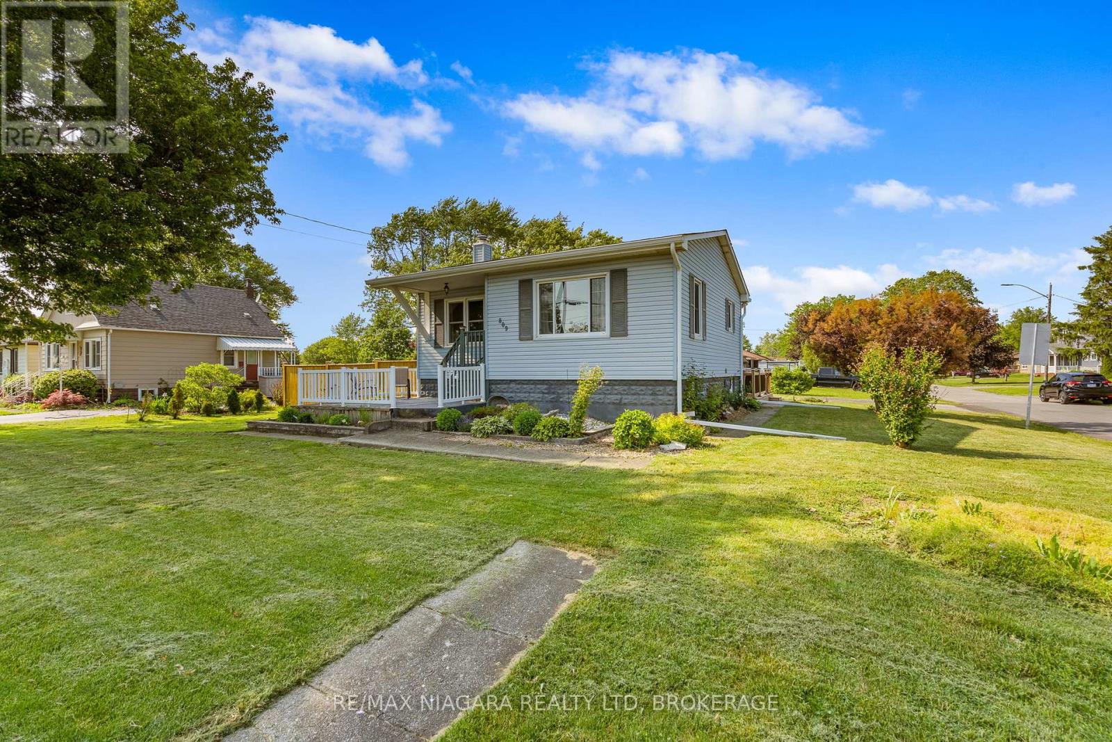 809 BROADWAY AVENUE - 2