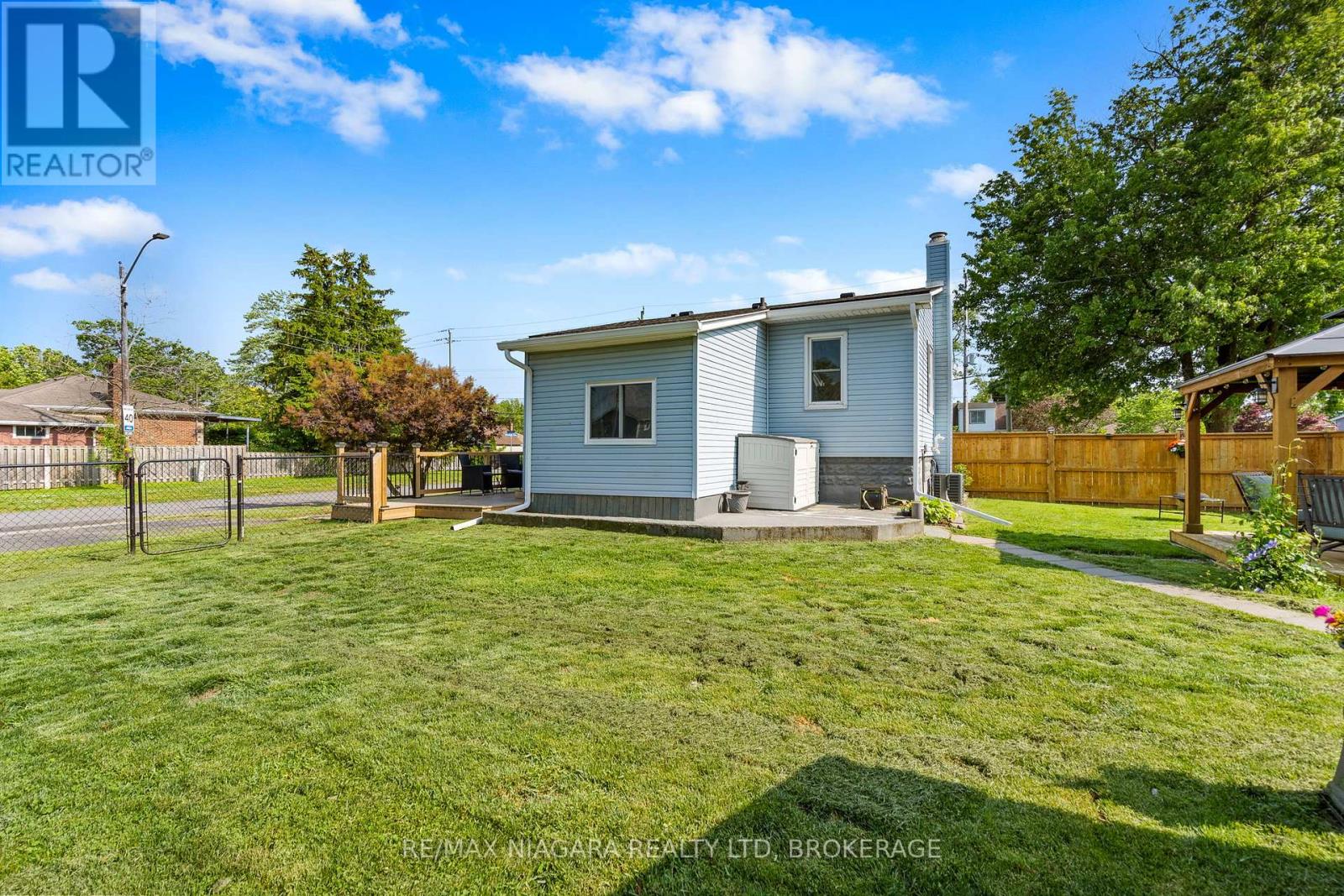 809 BROADWAY AVENUE - 24