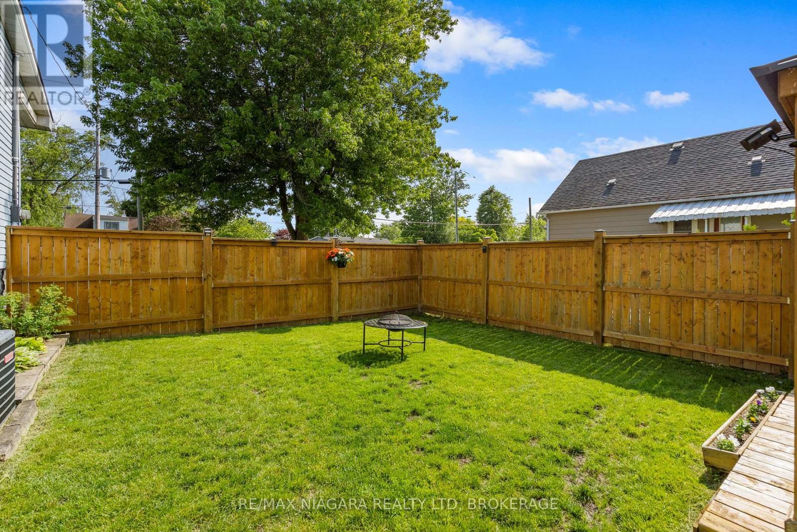 809 BROADWAY AVENUE - 25