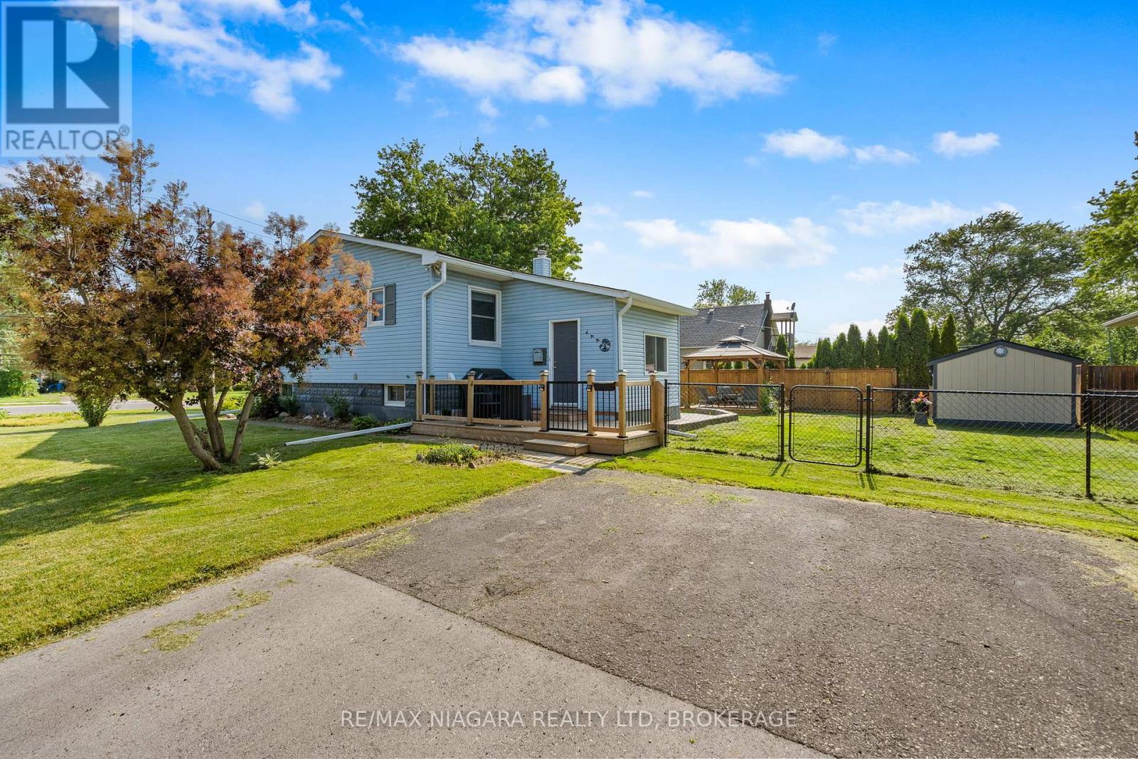809 BROADWAY AVENUE - 26