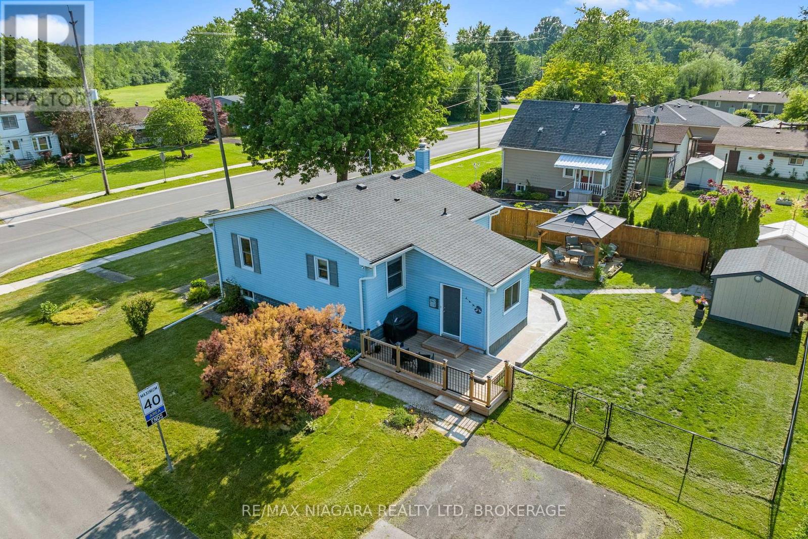 809 BROADWAY AVENUE - 27