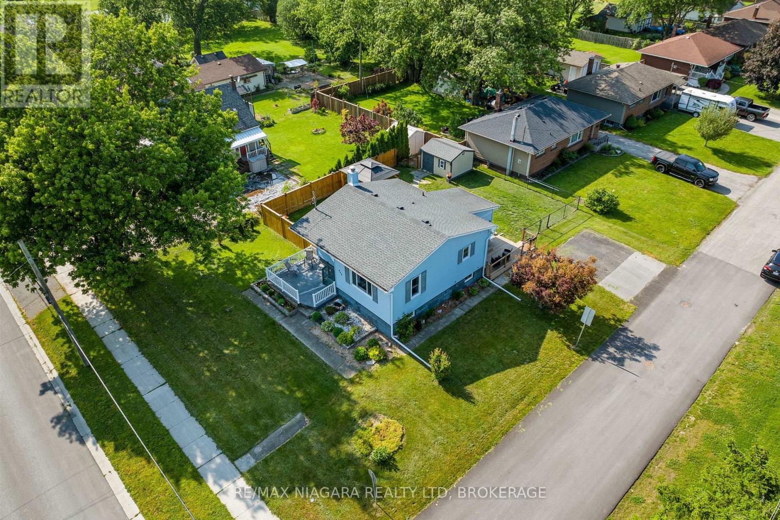 809 BROADWAY AVENUE - 28