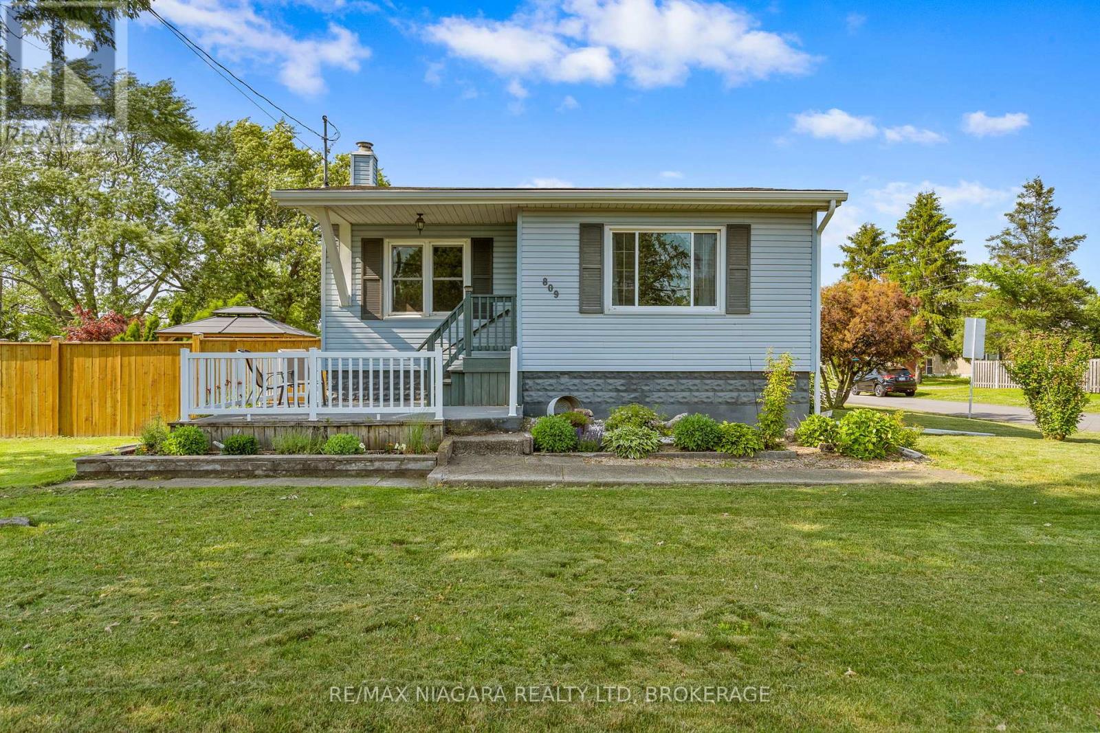 809 BROADWAY AVENUE - 3