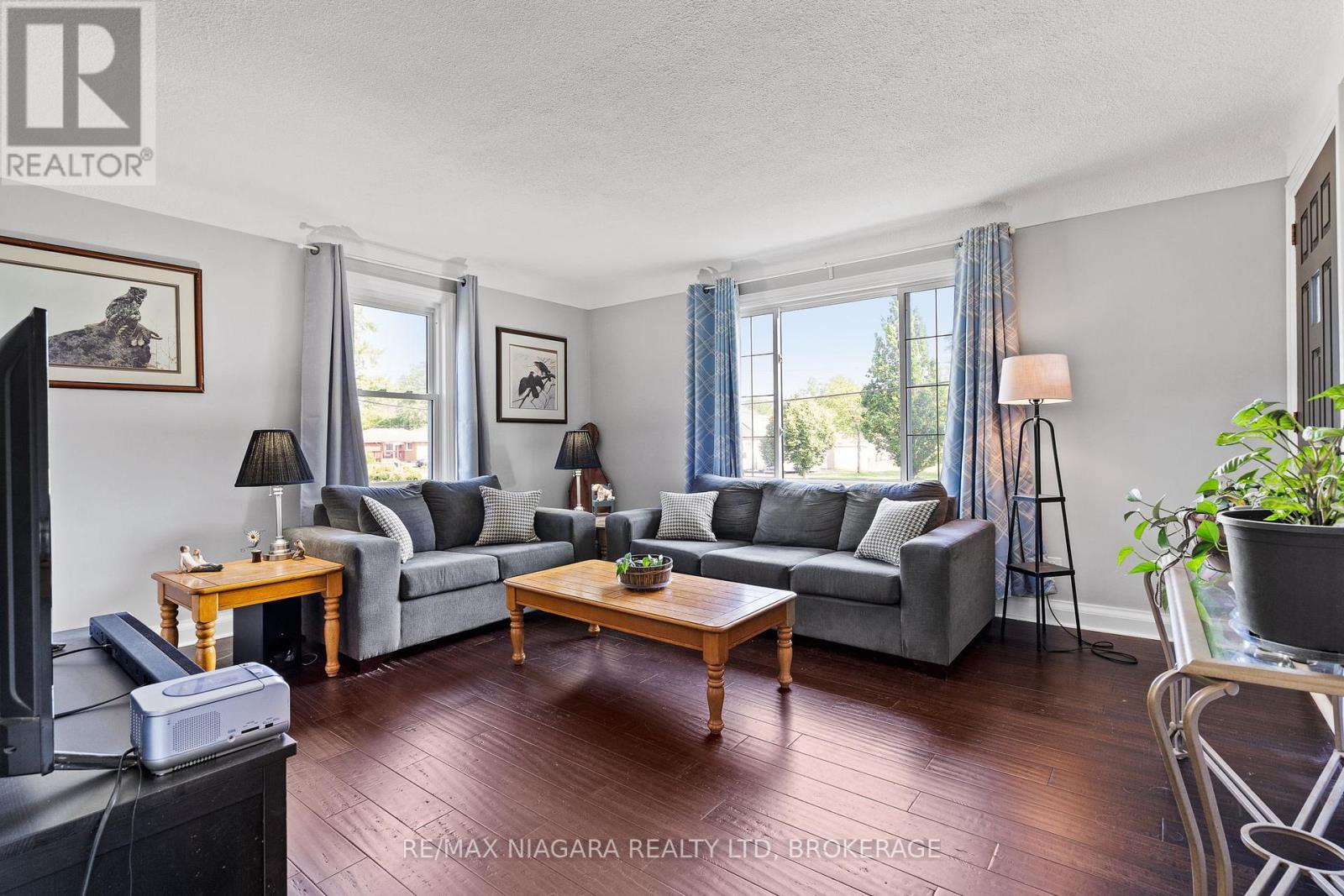 809 BROADWAY AVENUE - 5