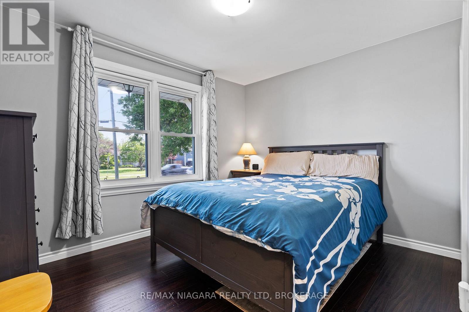 809 BROADWAY AVENUE - 7