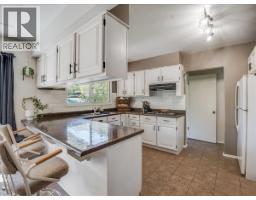 Bedroom - 814 10th Street, Castlegar, BC V1N2H8 Photo 9
