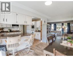Living room - 814 10th Street, Castlegar, BC V1N2H8 Photo 13