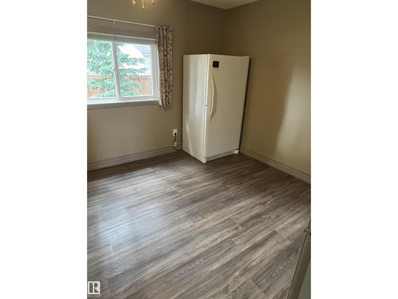 5104 55 AV — photo 8
