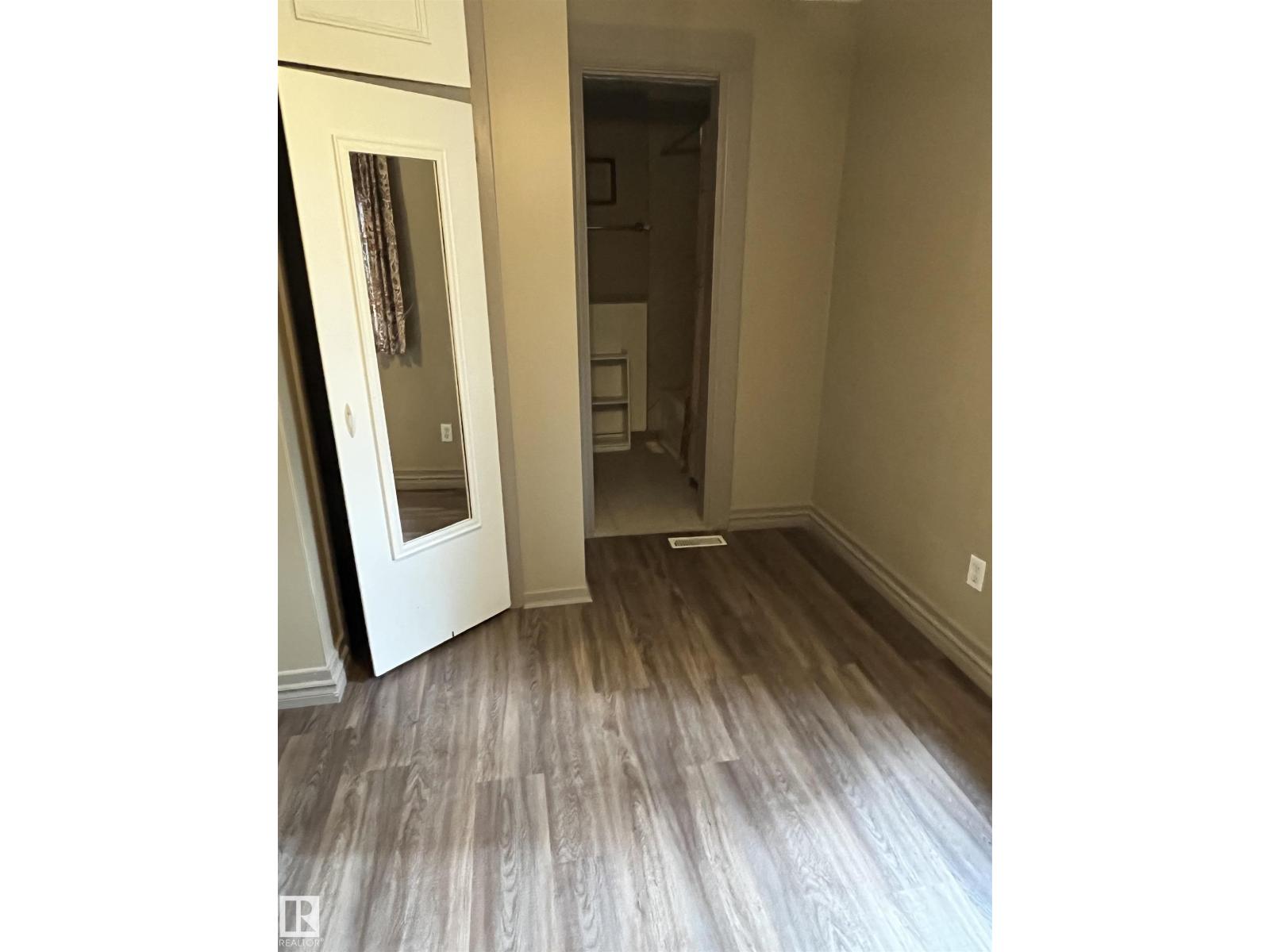 5104 55 AV — photo 9
