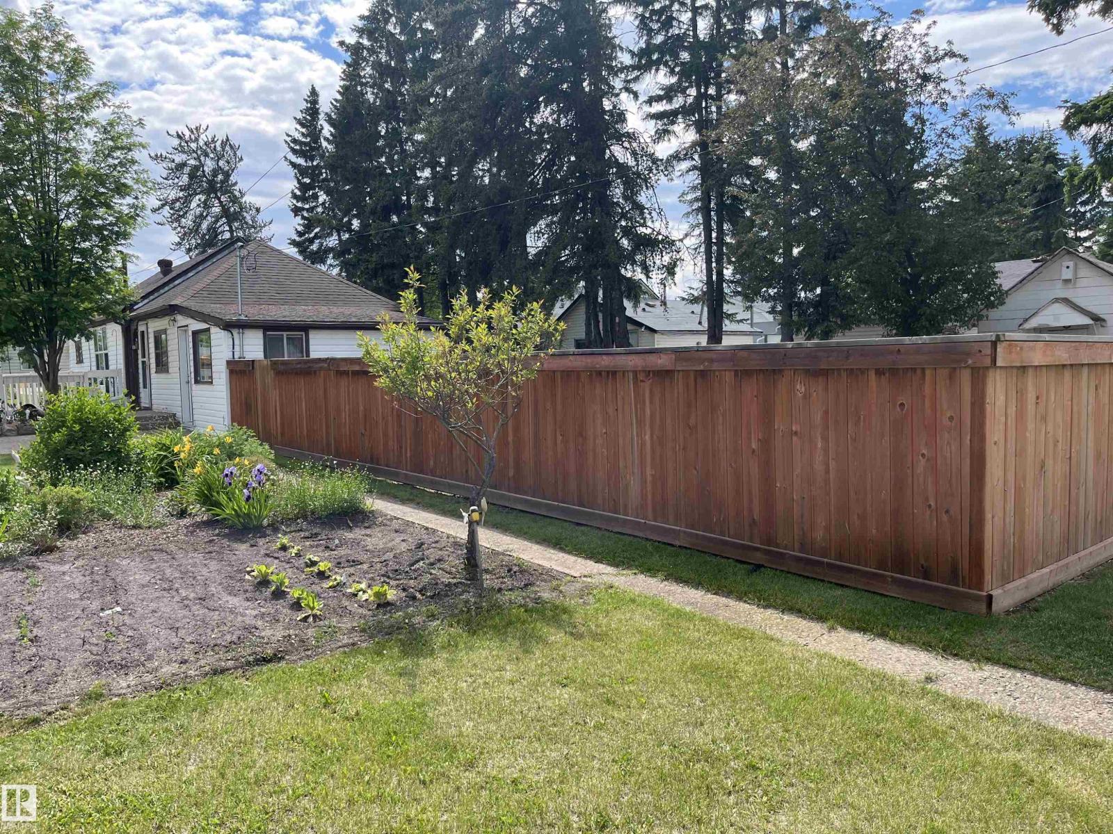 5104 55 AV — photo 13