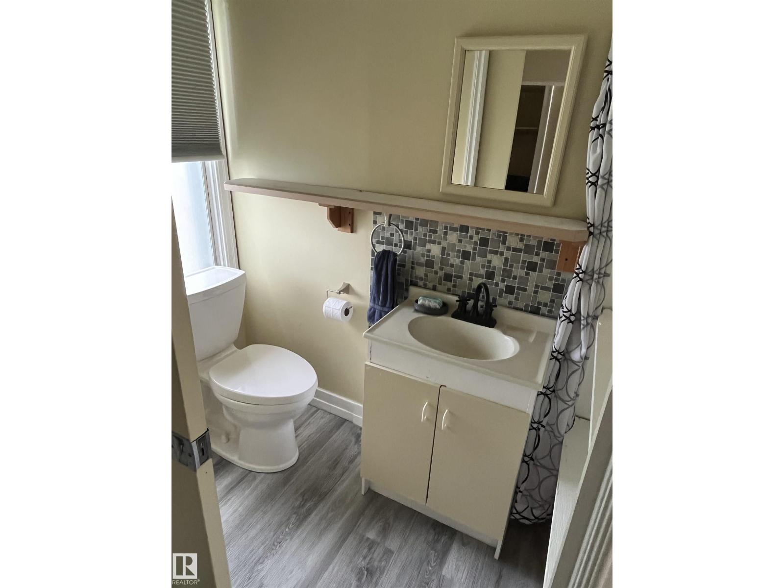 5104 55 AV — photo 12