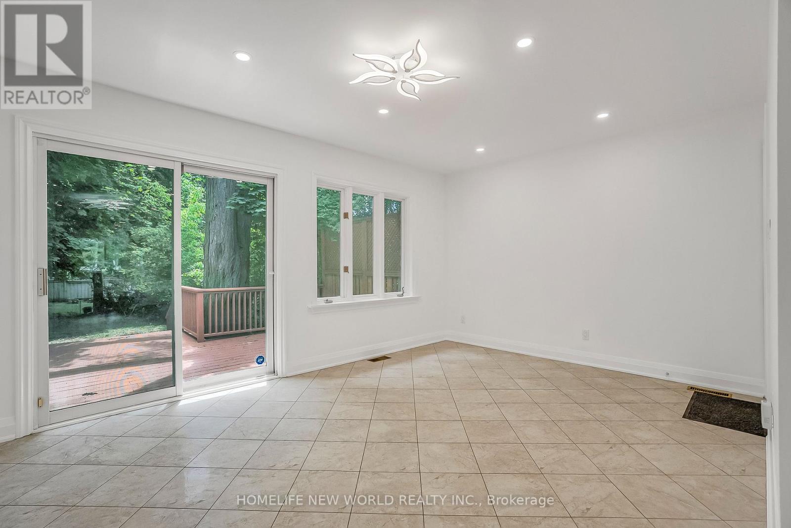 351 LAWRENCE AVENUE W - 11