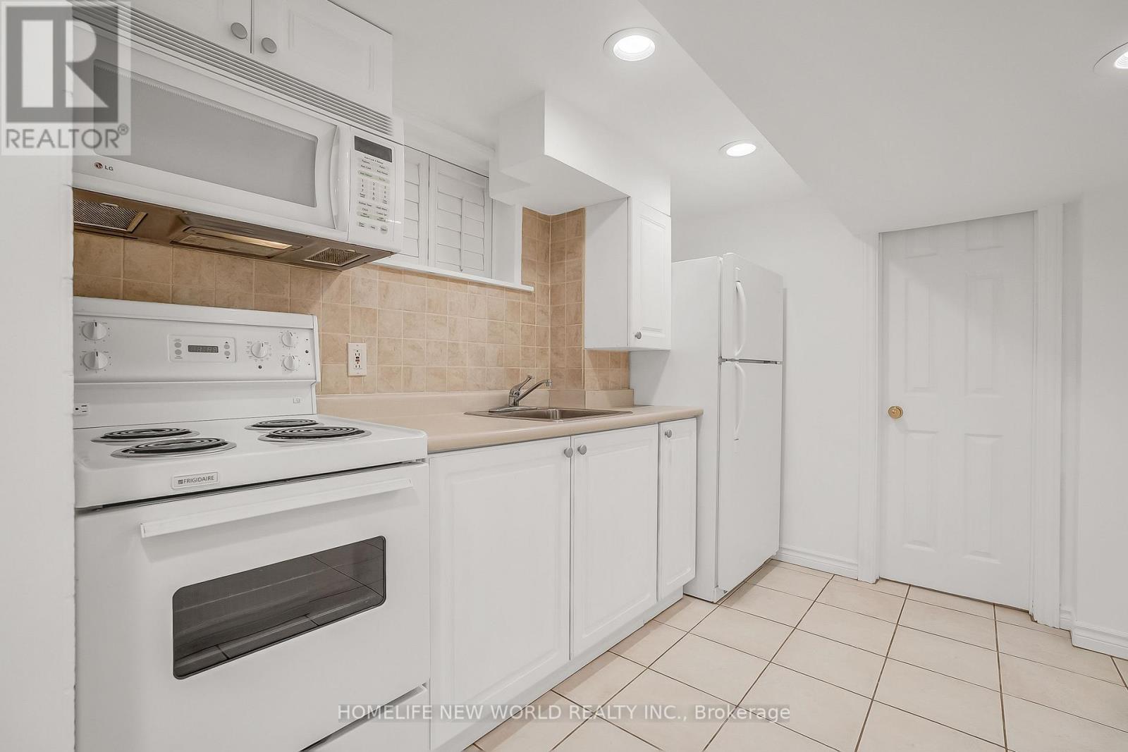 351 LAWRENCE AVENUE W - 36