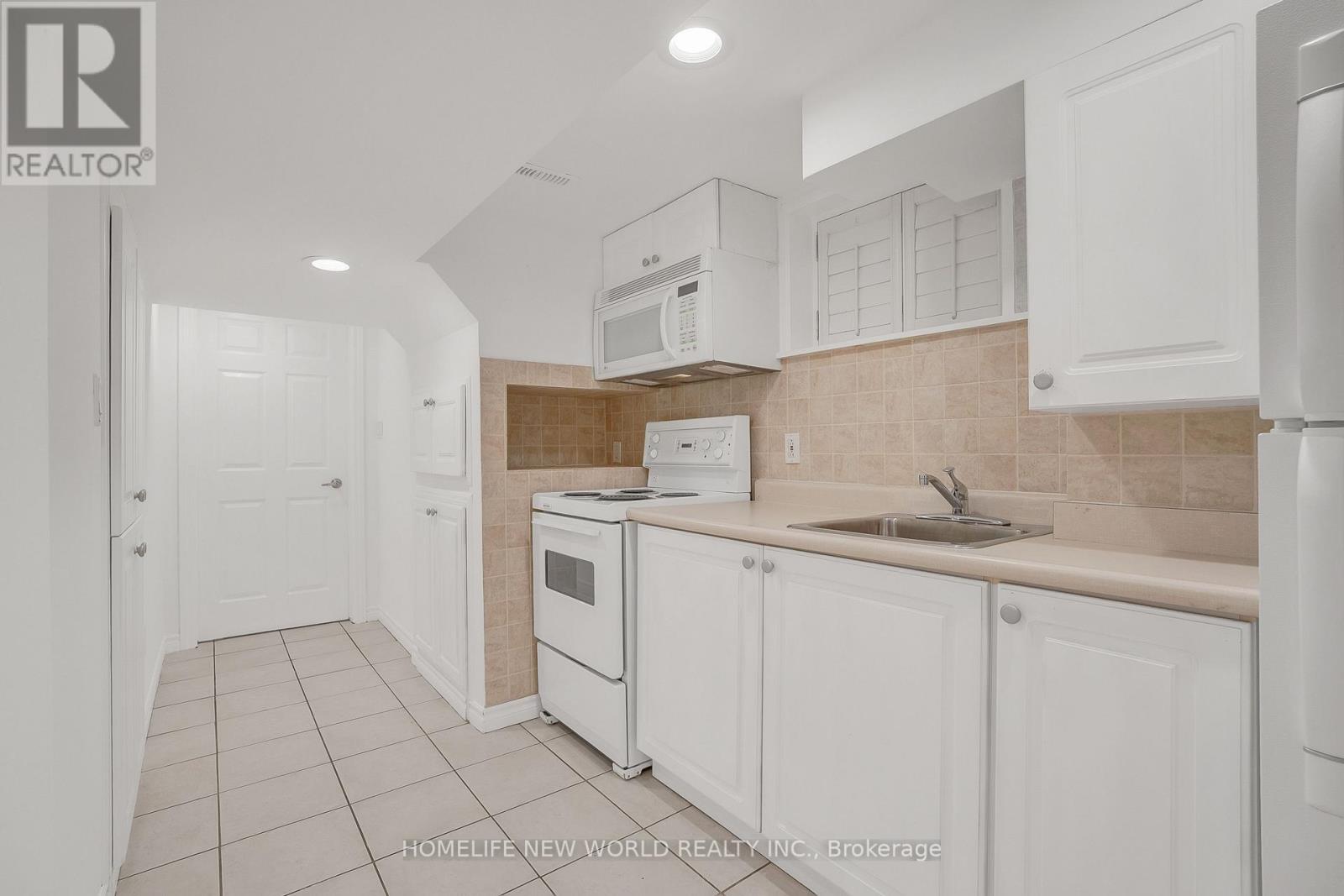 351 LAWRENCE AVENUE W - 37