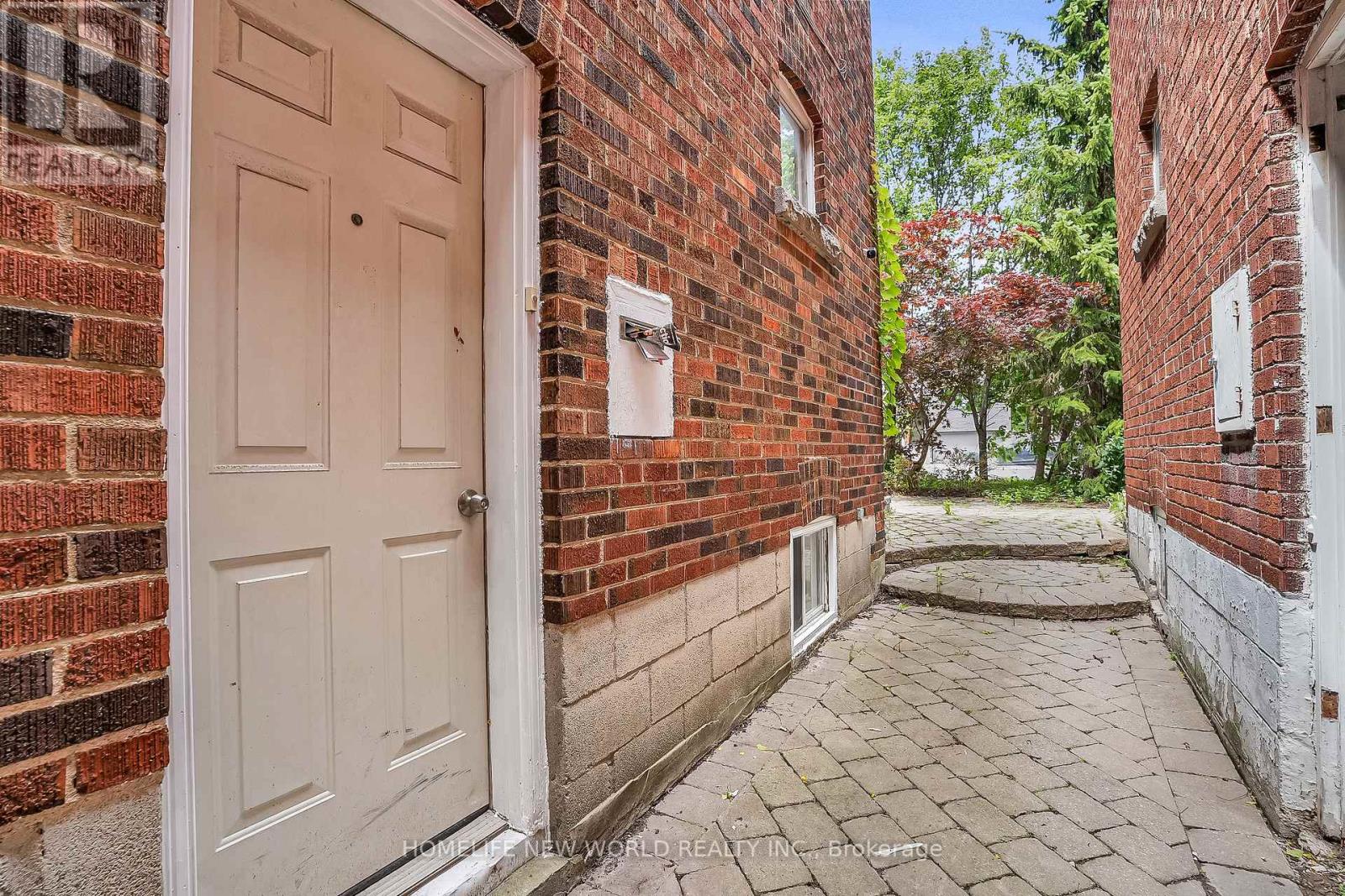351 LAWRENCE AVENUE W - 40