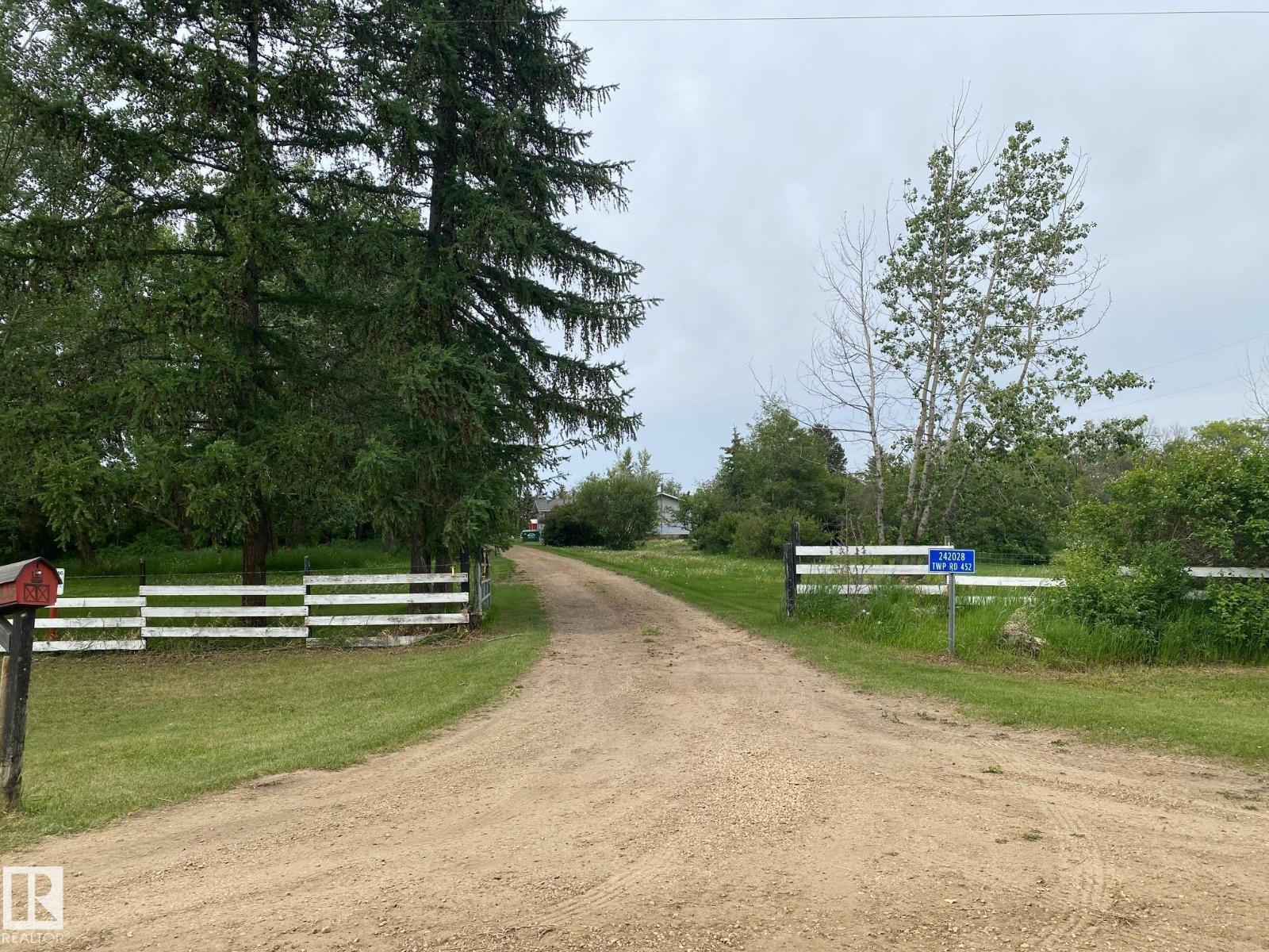 242028 TWP ROAD 452 - 3