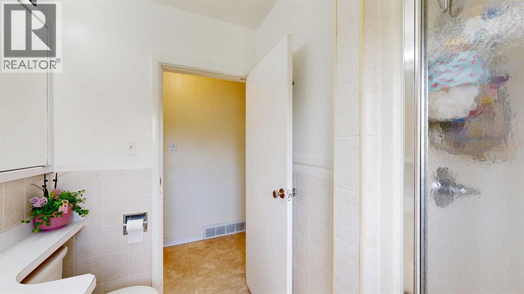 5009 44 Street — photo 21