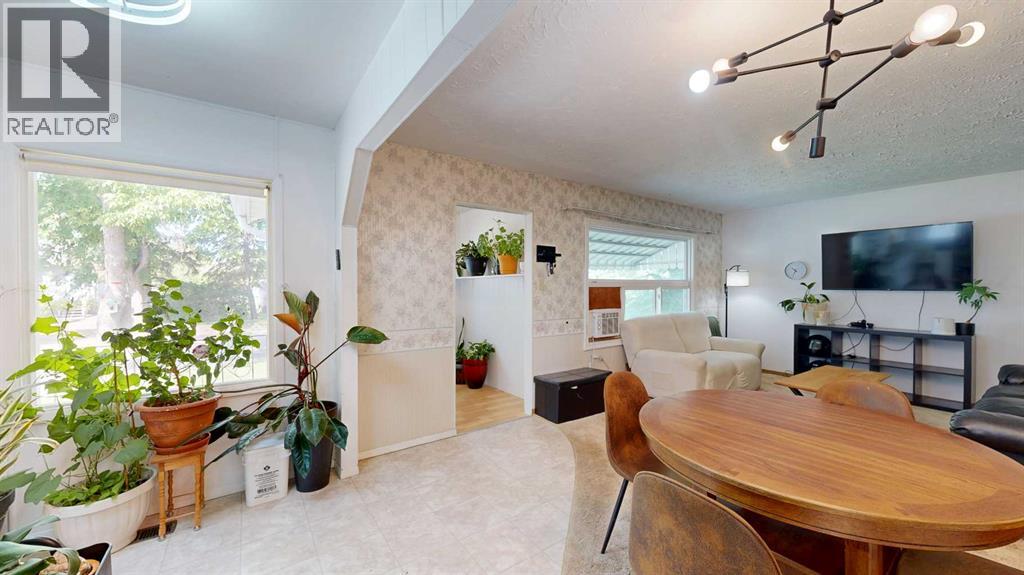 5009 44 Street - photo 4