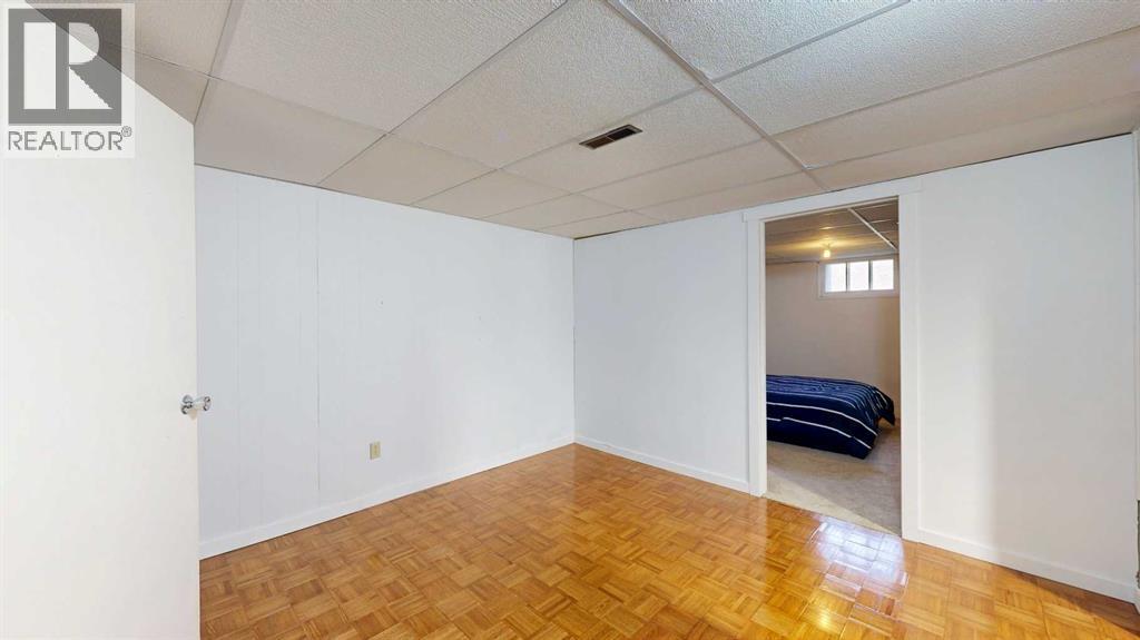 5009 44 Street — photo 23
