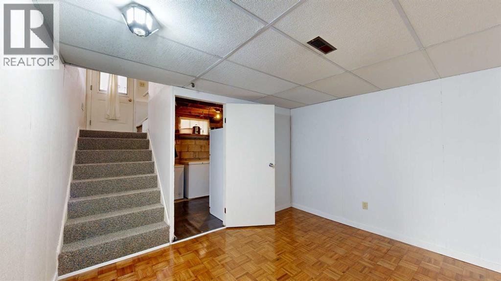 5009 44 Street — photo 24